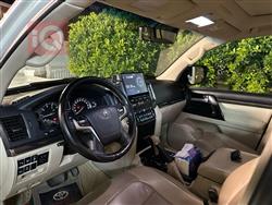 تۆیۆتا لاند کروزەر